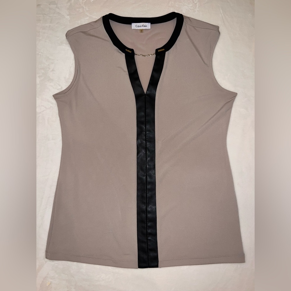 Calvin Klein Taupe Sleeveless Blouse Faux Leather‎ Trim & Chain Detail – Size M